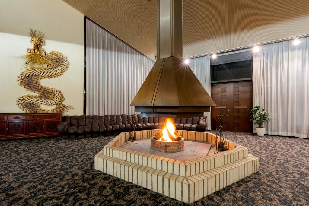 Wealthy Home Cultural Center - Location and Accessibility