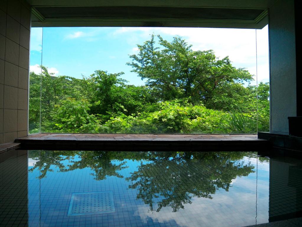 Wisterian Life Club Usami Review