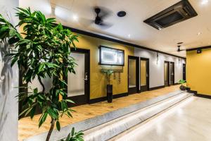 H HOTEL - Booking Information