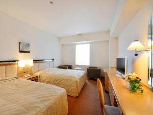 Hotel Crown Palais Kobe - Parking and Transportation