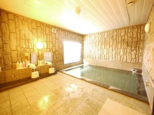 Hotel Route-Inn Jouetsu - Parking and Transportation
