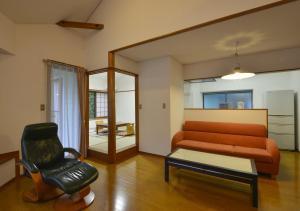 Le Nessa Akazawa - Facilities and Services