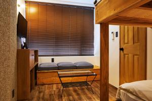 Mizuka Imaizumi 4 - Unmanned Hotel - - Accessibility Features