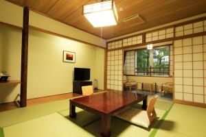 Nikko Astraea Hotel - Getting to the Hotel