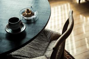 Oito, a Coffee Shop and Inn Standing Amidst Beautiful Townscapes - Guest Reviews and Ratings