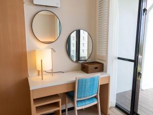 Palace In Moon Beach - Room Options and Features