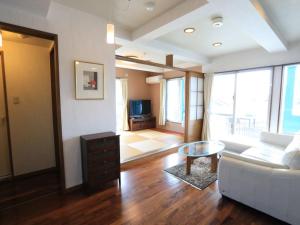 Ponshonirakunaikani - Check-in and Check-out Procedures