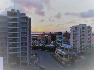 Sunset Hills Inn Naha - Dining and Services