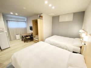 Takanobashi HOTEL - Nearby Attractions and Food Options