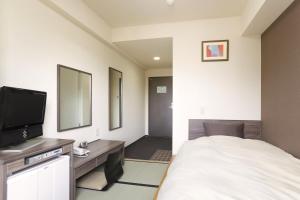 The Kato Hotel - Parking and Transportation