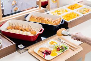 Vessel Inn Sakae Ekimae - Accommodations and Amenities