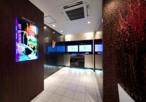 Carrot ISE (Adult Only) - Age and Pet Restrictions