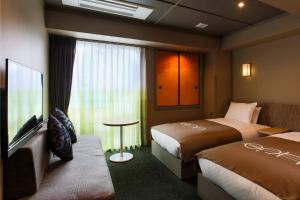Eph TAKAYAMA - In-Room Amenities