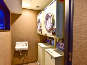 HOTEL LiVEMAX Fukuoka Tenjin West - Transportation Options