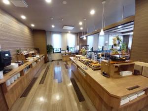 Hotel Route-Inn Yamanashi Chuo - Dining Options and Experiences