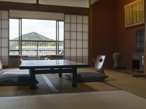Izu Nagaoka Onsen Hotel Akane - Transportation and Accessibility