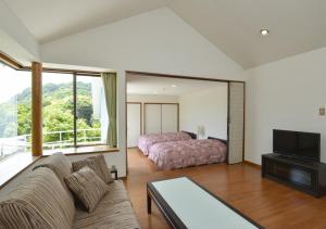 Le Nessa Akazawa - House Rules