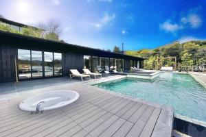 MOKU ISESHIMA L MOKUaki Hoshichiyo L - Activity and Tour Experiences