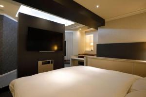 Royalton Hotel - Booking and Check-in/Check-out Details