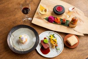 The Translation of the Input Text Is: "Inn the Park." - Unique Features of the Inn