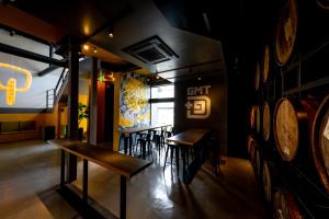 The Villa & Barrel Lounge - Unique Property Combination
