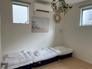 Trive Osu East, Close to the Station, Right by the Osu Kannon Shopping Street - Bathroom and Living Area