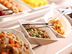 Ai Hotel - Booking Process and Availability