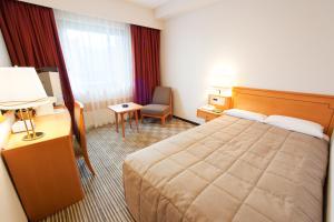 Navios Yokohama - Dining and Entertainment