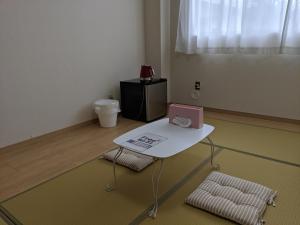 Street Hotel - Amenities and Services
