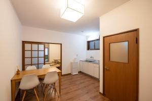 Sumica Apartments - Prime Location Close to Landmarks