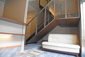 Ambiera Doza - Check-in and Checkout