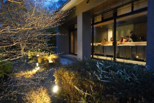 Gora Charyo - Transportation and Access