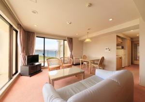 Kamogawa Grand Tower - Languages Spoken