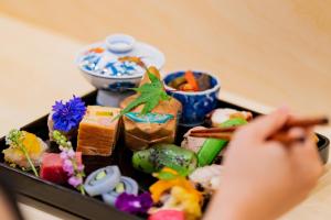Of Hotel - Dining Options and Cuisine