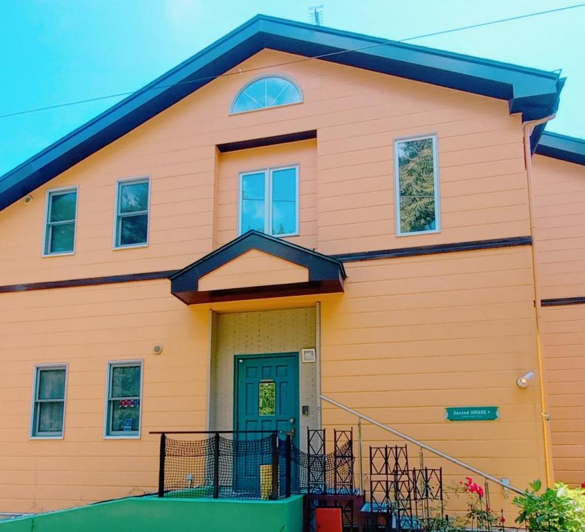 B&B Pension Second House Plus - Good To Know