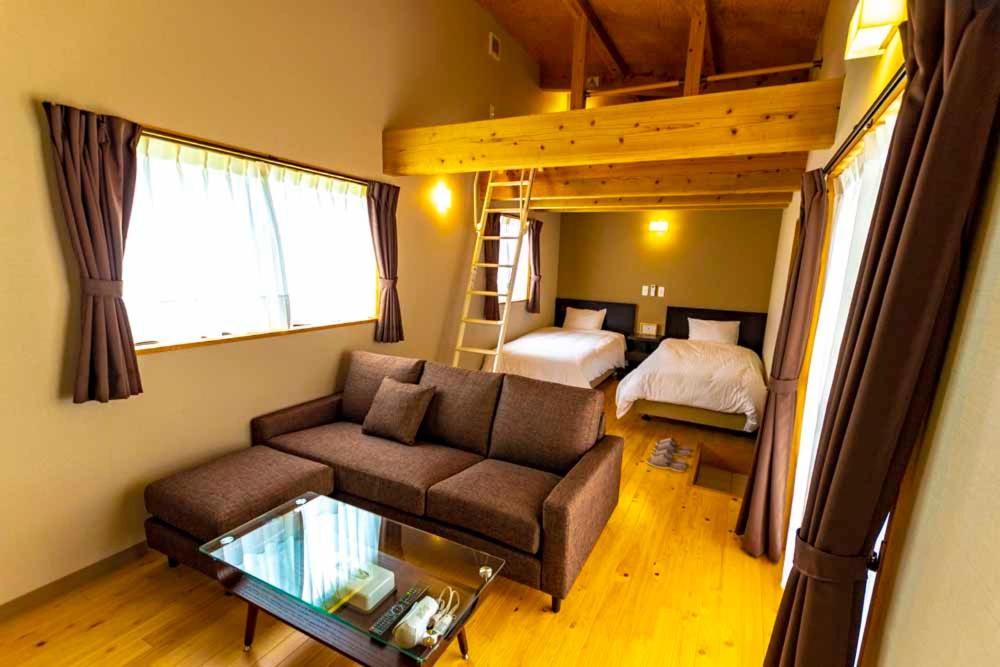 Beach Resort Hotel Kalakaua - Overview and Location