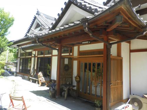 COZY Inn Free Shuttle Service - Remarkable Guest Experiences