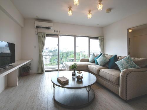 Cozy Stay in Naha - Room Features and Amenities