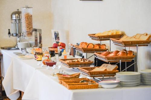 Elizabeth - Hotel Overview and Location