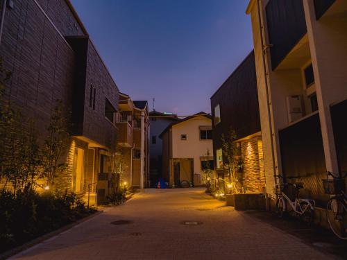 GRAND BASE Crane - Amenities and Facilities