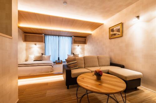 GRAND BASE Mojiko Ekimae - Good To Know