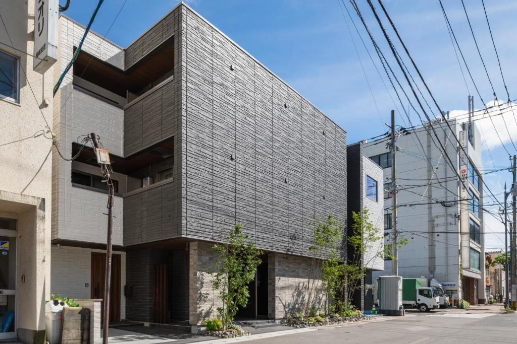 GRAND BASE Saiwaimachi Review