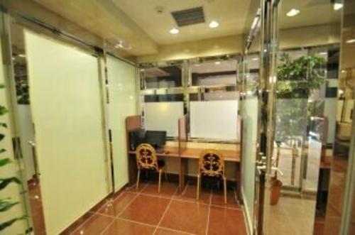 Hiroshima Ekimae Universal Hotel - On-site Restaurant and Dining Options