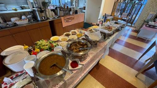 Hotel Crown Hills Arakawaoki - Location and Proximity to Attractions