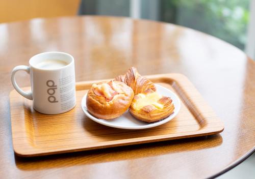 Hotel Day by Day - Hotel Overview