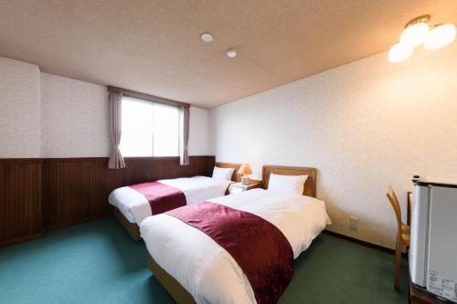 Hotel New Moustache Review