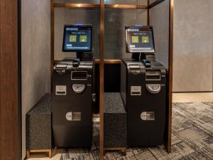 Kobe Plaza Hotel - Amenities and Room Features