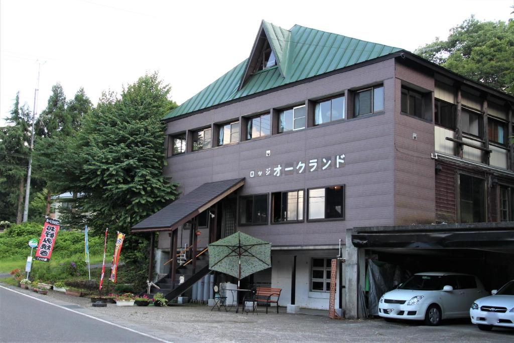 Lodge Oakland Review