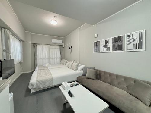 Neighbors Hotel Nishijuitachi - Bathroom Features and Accessibility