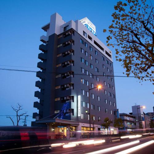New Station Hotel Premiere Review